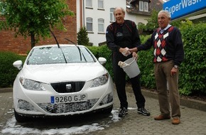 SEAT Deutschland GmbH: Finale der Spritsparwette - Hans Joachim Stuck verliert gegen Gerhard Plattner (Mit Bild) / SEAT Ibiza Ecomotive verbraucht nur 2,91 I/100 km