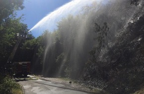 Feuerwehr Hattingen: FW-EN: Flächenbrand beschäftigt 60 Einsatzkräfte der Feuerwehr Hattingen