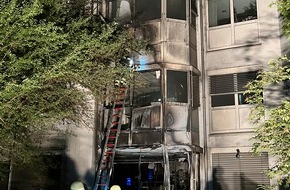 Feuerwehr München: FW-M: Bekleidungsgeschäft in Flammen (Isarvorstadt)
