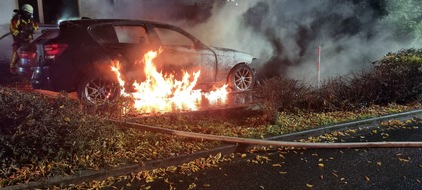 Feuerwehr Düren: FW Düren: Fahrzeugbrand in der Wiesenstraße