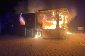 Feuerwehr Xanten: FW Xanten: Brand eines Gastronomiebetriebs an der Xantener Nordsee