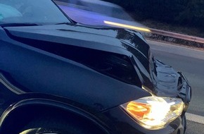 Polizei Bielefeld: POL-BI: Sekundenschlaf: Pkw fährt Lkw auf