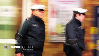 Bundespolizeidirektion München: Bundespolizeidirektion München: Unbekannter greift bei Schlägerei ein / Bundespolizei sucht Helfer