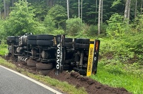 Polizeidirektion Landau: POL-PDLD: Vorderweidenthal/L493 - Sperrung aufgrund umgekippten Lkws