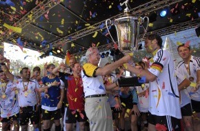 Deutsche Post DHL Group: Deutschland schlägt Schweden und ist Fußball-Weltmeister!