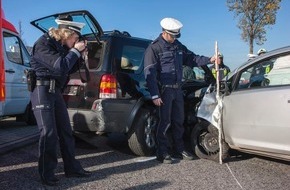 Polizei Rhein-Erft-Kreis: POL-REK: 170614-2: Vier Verletzte bei Verkehrsunfall - Frechen