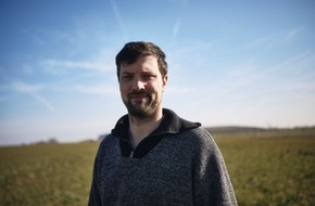 Forum Moderne Landwirtschaft e.V.: Landwirt Phillip Krainbring sucht Wildbienenpaten für Blühwiese auf seinem Acker