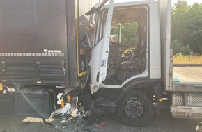 Feuerwehr Pforzheim: FW Pforzheim: Kleinlaster auf LKW aufgefahren, Person im Fahrzeug eingeklemmt