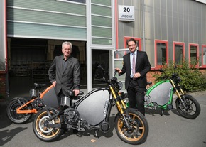 Andreas Scheuer besichtigt eROCKIT-Produktion: Innovatives E-Motorrad als Teil der Mobilitätswende