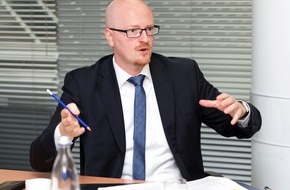 Hochschule Fresenius: Hochschule Fresenius zum Earth Day 2024: Experte untersucht die entscheidende Rolle der Mitarbeitenden für nachhaltige Unternehmensentwicklung