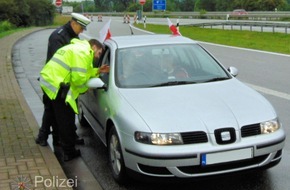 Polizeipräsidium Westpfalz: POL-PPWP: A6/Parkplatz "Am Glan": Fußballfans kontrolliert