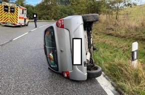 Polizeidirektion Kaiserslautern: POL-PDKL: PKW-Fahrerin kommt von der Straße ab