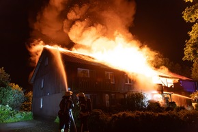 FW-SE: Wohngebäude durch Feuer komplett zerstört