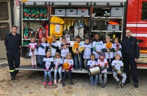 Freiwillige Feuerwehr Bedburg-Hau: FW-KLE: Brandschutzerziehung mit dem Sankt Markus Kindergarten: "Da sein, damit es nicht brennt"