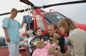 SIG Combibloc (Schweiz) AG: Der Trost von Dr. Teddy: SIG Combibloc spendet 200 Kuschelbären an die Rega