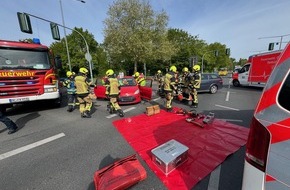 Feuerwehr Gelsenkirchen: FW-GE: Verkehrsunfall mit zwei verletzten Personen in Gelsenkirchen Erle