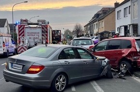Kreispolizeibeh&ouml;rde Euskirchen: POL-EU: Verkehrsunfall nach Sekundenschlaf - Vier Fahrzeuge besch&auml;digt