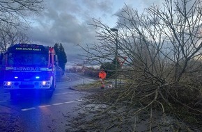 Freiwillige Feuerwehr Kamen: FW Kamen: Sturmtief sorgt für arbeitsreichen Tag