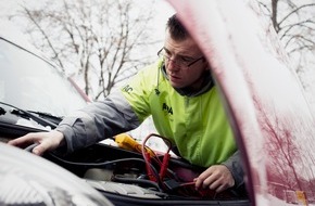 ADAC: Volle Batterien können Pannen vermeiden / Regelmäßige Batteriepflege ist entscheidend / Worauf es bei Batterieladegeräten ankommt