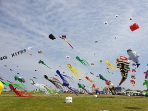 Norddeich geht in die Luft: „30. Drachenfest am Meer“ an Ostfrieslands maritimer Wasserkante