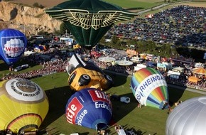 Warsteiner Brauerei: Ballooning-Spektakel im Sauerland / 22. Warsteiner Internationale Montgolfiade (WIM) begeistert  wieder mit spektakulären Massenstarts, Ballon-Wettbewerben und Night-Glows (BILD)