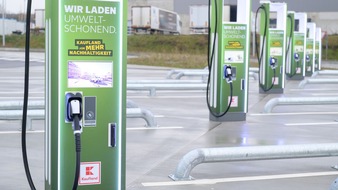 Kaufland: 40 Tonnen unter Strom: Kaufland kooperiert mit Einride und eröffnet E-Ladepark im Logistikzentrum Möckmühl
