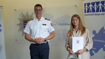 Wiesbaden - Polizeipräsidium Westhessen: POL-WI: Gesellschaft Bürger und Polizei e.V. belobigt Bürgerinnen und Bürger für Zivilcourage