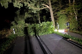 Feuerwehr Schermbeck: FW-Schermbeck: Hindernis auf FahrbAHN