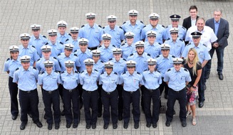 Kreispolizeibehörde Viersen: POL-VIE: Kreispolizeibehörde Viersen: Begrüßung von 28 Kommissarsanwärterinnen und- anwärtern bei der Polizei Viersen