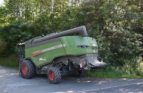 Polizeiinspektion Hameln-Pyrmont/Holzminden: POL-HM: Zeugen nach Unfall im Begegnungsverkehr gesucht