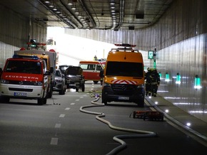 FW Reichenau: Brennendes Fahrzeug im Tunnel - Feuerwehren üben den Ernstfall - Brandschutzübung im Tunnel Waldsiedlung B33 - Tunnel-Waldsiedlung, 11.10.2025