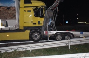 Polizei Münster: POL-MS: Sattelzug kollidiert mit Sicherungsanhänger auf der Autobahn 1 - Fahrer schwer verletzt