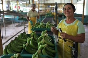 Max Havelaar-Stiftung (Schweiz): Jahresergebnis 2015 der Max Havelaar-Stiftung (Schweiz) / Schweizerinnen und Schweizer kaufen für über 500 Millionen Franken Fairtrade-Produkte