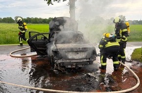Freiwillige Feuerwehr Aurich: FW-AUR: Auto durch Feuer zerst&ouml;rt