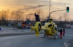 Feuerwehr Hattingen: FW-EN: Motorradfahrer wird bei Unfall lebensgefährlich verletzt
