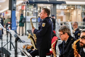 BPOLP Potsdam: Gemeinsame Pressemitteilung der Deutschen Bahn AG, der ViP Verkehrsbetrieb Potsdam GmbH und des Bundespolizeipr&auml;sidiums - 75 Jahre Bundespolizei - Jubil&auml;umsauftakt am Hauptbahnhof Potsdam