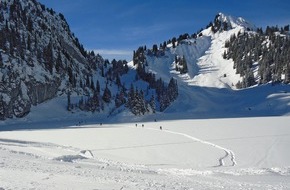Iglu-Dorf GmbH: Neuer Standort: Iglu-Dorf Stockhorn / Einzigartiges Event-Iglu mit Bar und tollem Unterhaltungsprogramm am Bergsee (BILD)