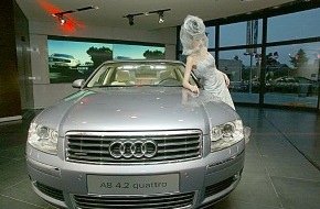 Audi AG: Audi eröffnet Forum in Peking - die 9. Repräsentanz weltweit / Präsentation des Audi A8 für den chinesischen Markt / Audi Auslieferungen im 1. Halbjahr um 84 Prozent gesteigert