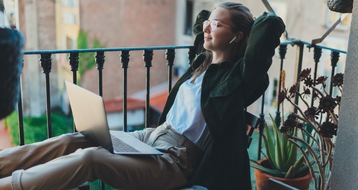 WINGS Fernstudium: Zur Vorlesung auf den Balkon / Ein Onlinestudium kann nach dem Abi genau das Richtige sein