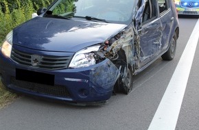 Polizei Minden-Lübbecke: POL-MI: PKW und LKW stoßen im Begegnungsverkehr auf L 770 zusammen