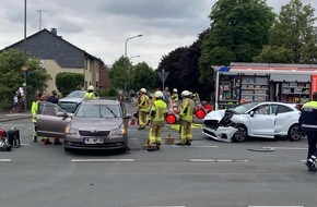 Polizei Mettmann: POL-ME: Fehler beim Abbiegen - Unfall mit Schwerverletzter - 2507052