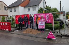 Deutsche Telekom AG: Sankt Augustin Meindorf: Spatenstich f&uuml;r Glasfaserausbau