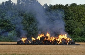 Feuerwehr Dortmund: FW-DO: 14.08.2019 - FEUER IN APLERBECK
Strohballen brennen auf Feld