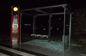Kreispolizeibehörde Rhein-Kreis Neuss: POL-NE: Unbekannte zerstören Glasscheiben an Bushaltestellen - Wer kann Hinweise geben?