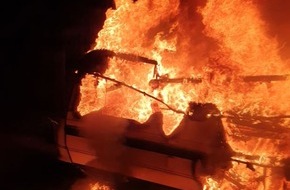 Feuerwehr Dortmund: FW-DO: Wohnwagen brennt lichterloh