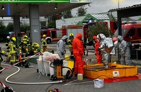 Feuerwehr Ense: FW Ense: Gemeinsame Übung der ABC-Einheiten aus Ense und Werl am Montagabend