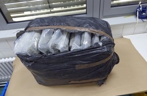 Polizeipräsidium Freiburg: POL-FR: Müllheim: Großmenge Marihuana beschlagnahmt - dringend Tatverdächtiger in Haft