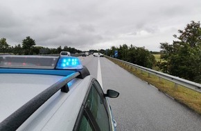 Polizeiinspektion Cuxhaven: POL-CUX: Verkehrsunfall auf der Autobahn 27 in Höhe Hagen im Bremischen