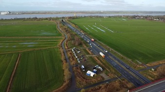 Polizeiinspektion Cuxhaven: POL-CUX: Gemeinsame Verkehrskontrolle mit dem Zoll an der B437 am Wesertunnel (Foto im Anhang)