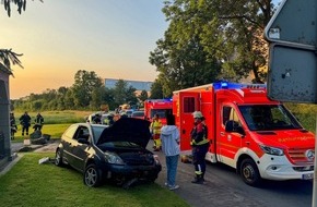 Feuerwehr Ense: FW Ense: Verkehrsunfall am Freitagabend zwischen Ense-Höingen und Ense-Parsit